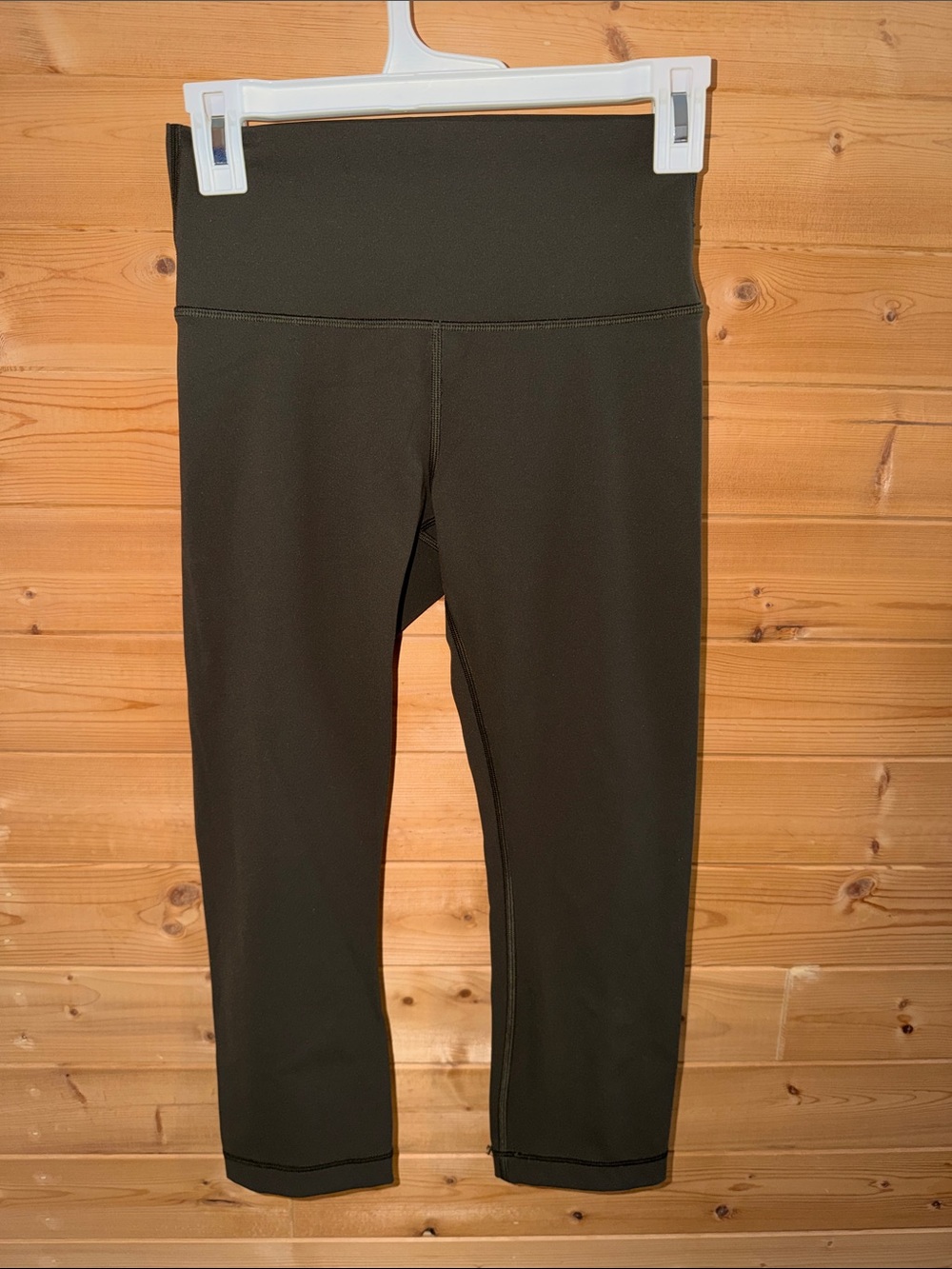 Lulu Lemon High-Waist  Activewear Cropped Leggings in Dark Olive Sz 6